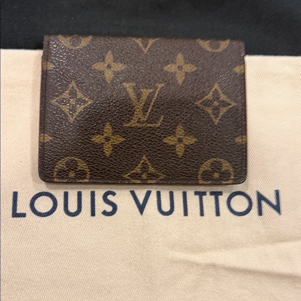 Louis Vuitton Classic Monogram Card Holder - Picture 2 of 14